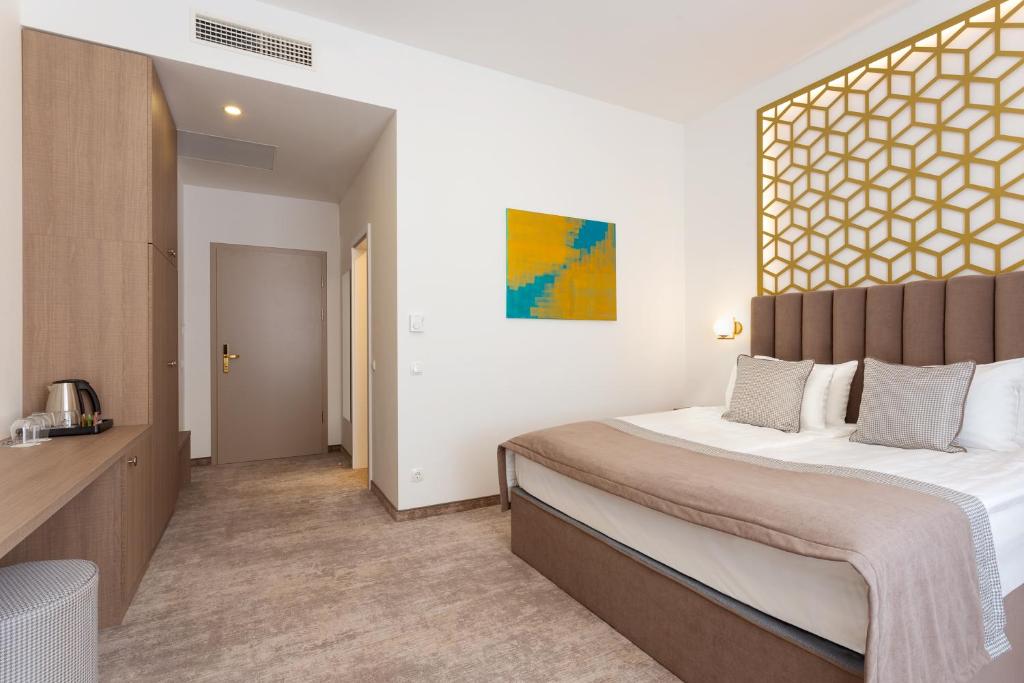 Posteľ alebo postele v izbe v ubytovaní Mera Hotel