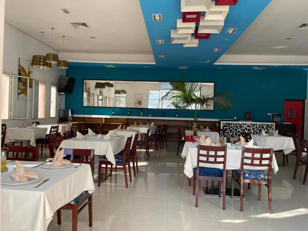 Een restaurant of ander eetgelegenheid bij Relax Hotel Kenitra