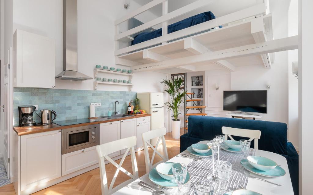 a kitchen and dining room with a table and chairs at Apartament Królewska by Your Freedom in Warsaw