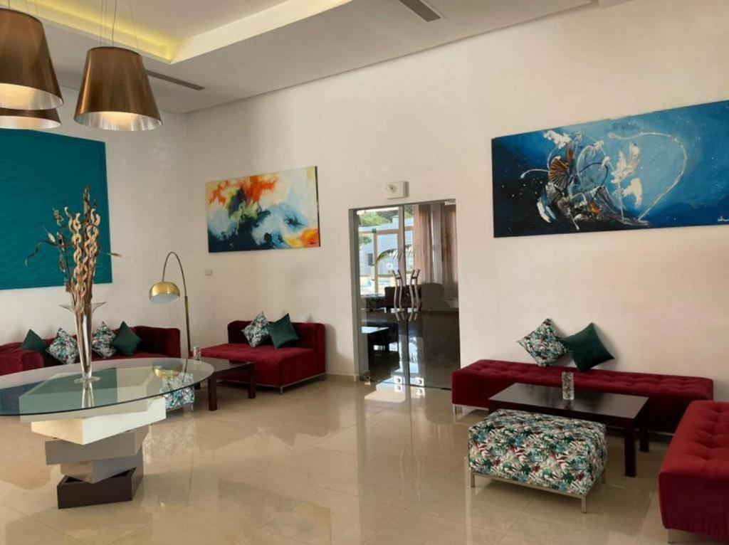 Een zitgedeelte bij Relax Hotel Kenitra