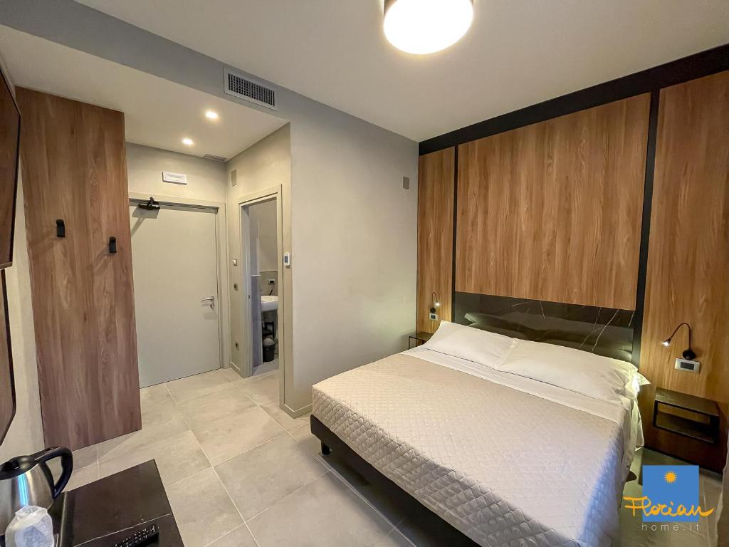 Postel nebo postele na pokoji v ubytování Florian Home