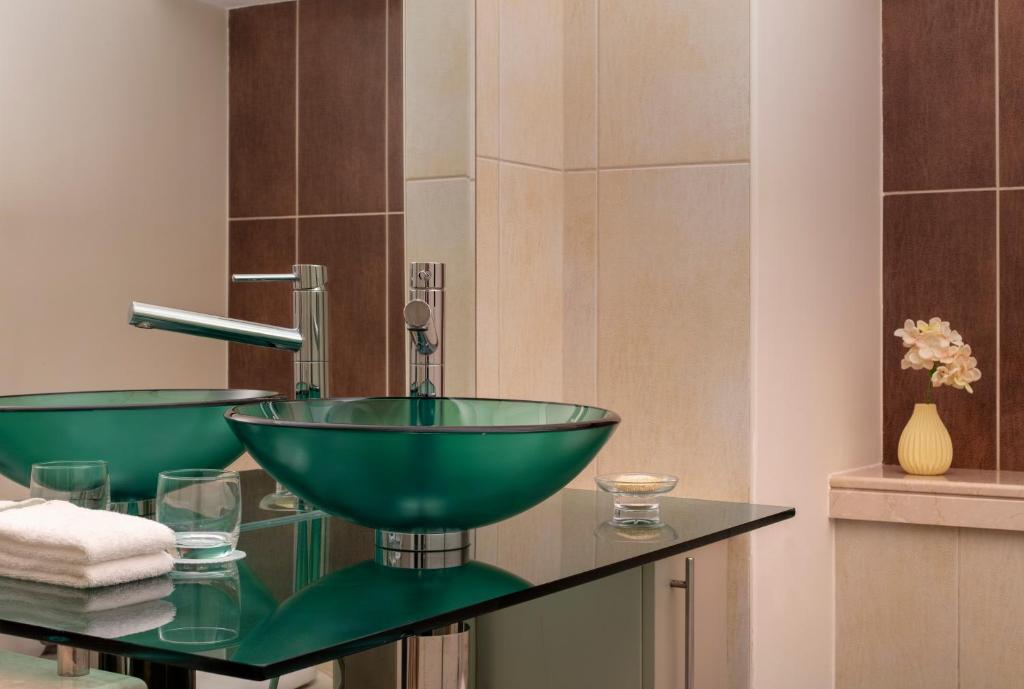 Staybridge Suites Dubai Internet City by IHG - Resim 28