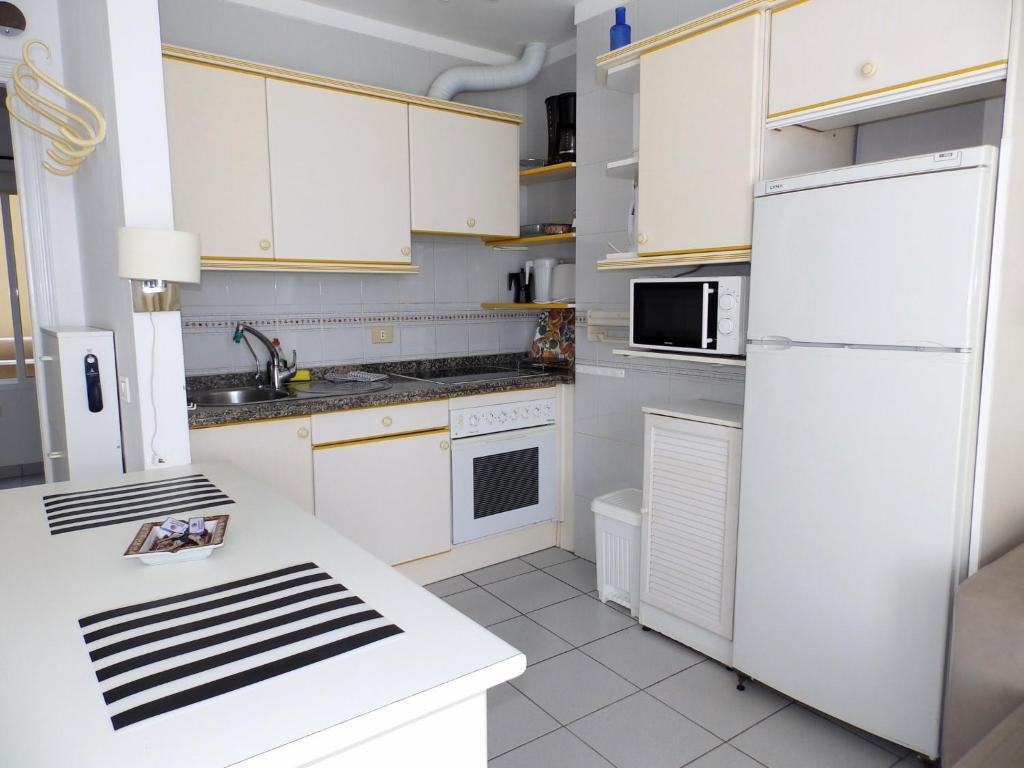 Kuchyň nebo kuchyňský kout v ubytování Apartamento Costa Roja Views