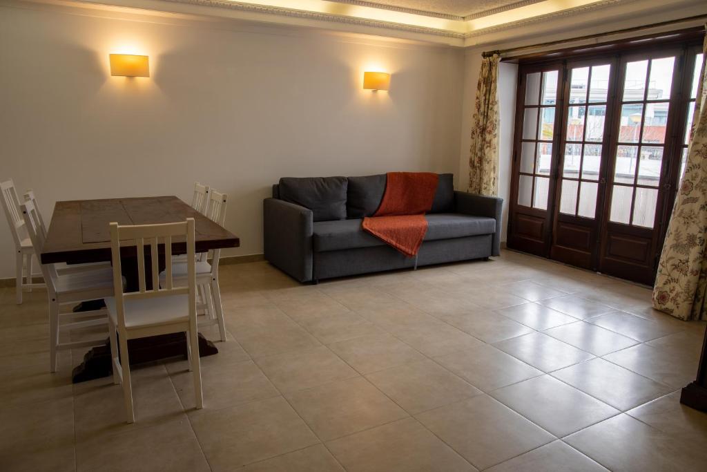 a living room with a couch and a table at Cascais Center Apartment - 500 m from the beach in Cascais