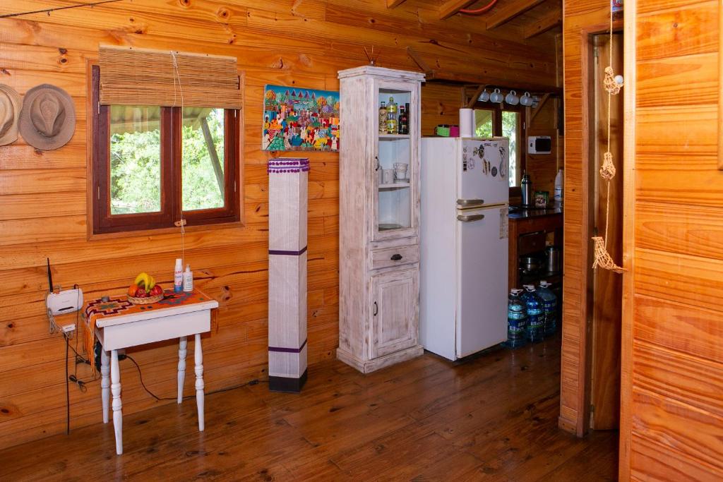 Kuchyň nebo kuchyňský kout v ubytování Cabaña en Isla del Delta de Tigre - LA CALMA