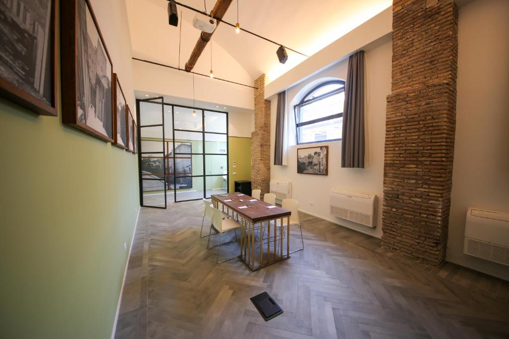 A seating area at Old Town Home Trastevere