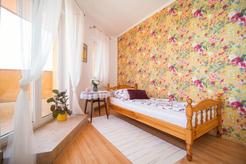 Posteľ alebo postele v izbe v ubytovaní Francesca Apartmanlakása