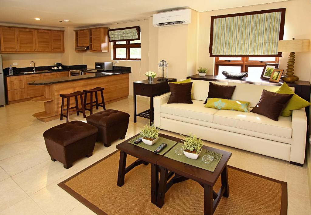 Kuchyň nebo kuchyňský kout v ubytování Crosswinds Resort Suites