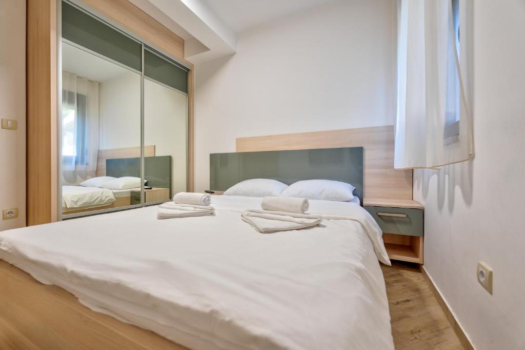 Postel nebo postele na pokoji v ubytování Lovac apartmani