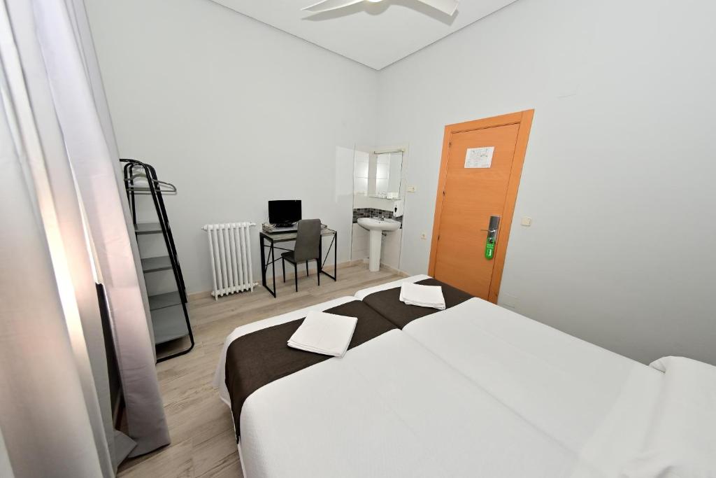 Cama o camas de una habitación en Hostal Falfes