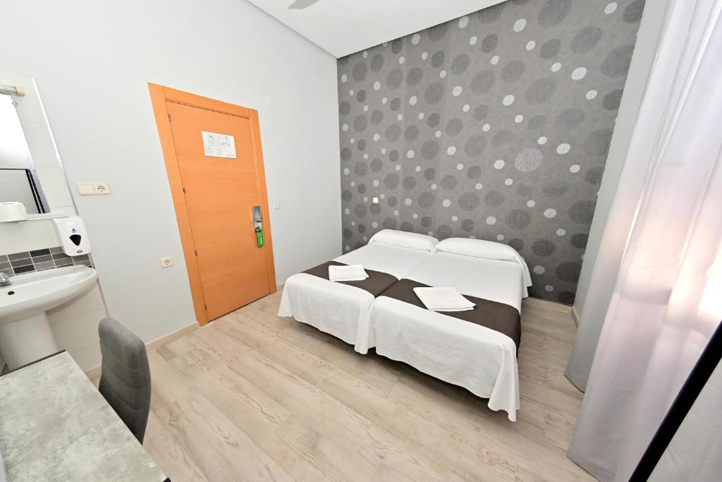 Cama o camas de una habitación en Hostal Falfes