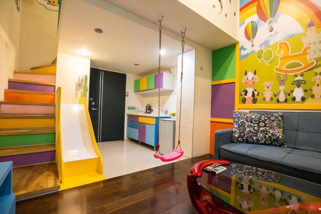 a childrens room with a slide and a play room with a play room at Chiuan Jia Hot Spring Homestay in Jiaoxi