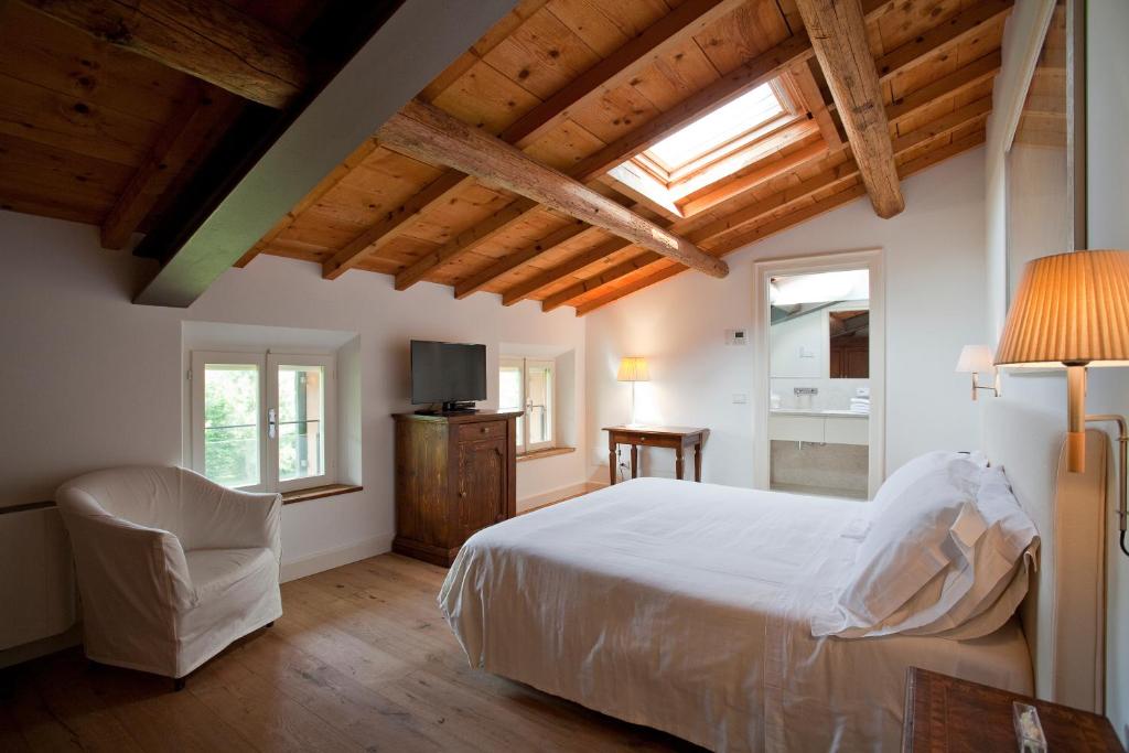 Postel nebo postele na pokoji v ubytování Relais Corte Guastalla Apartments