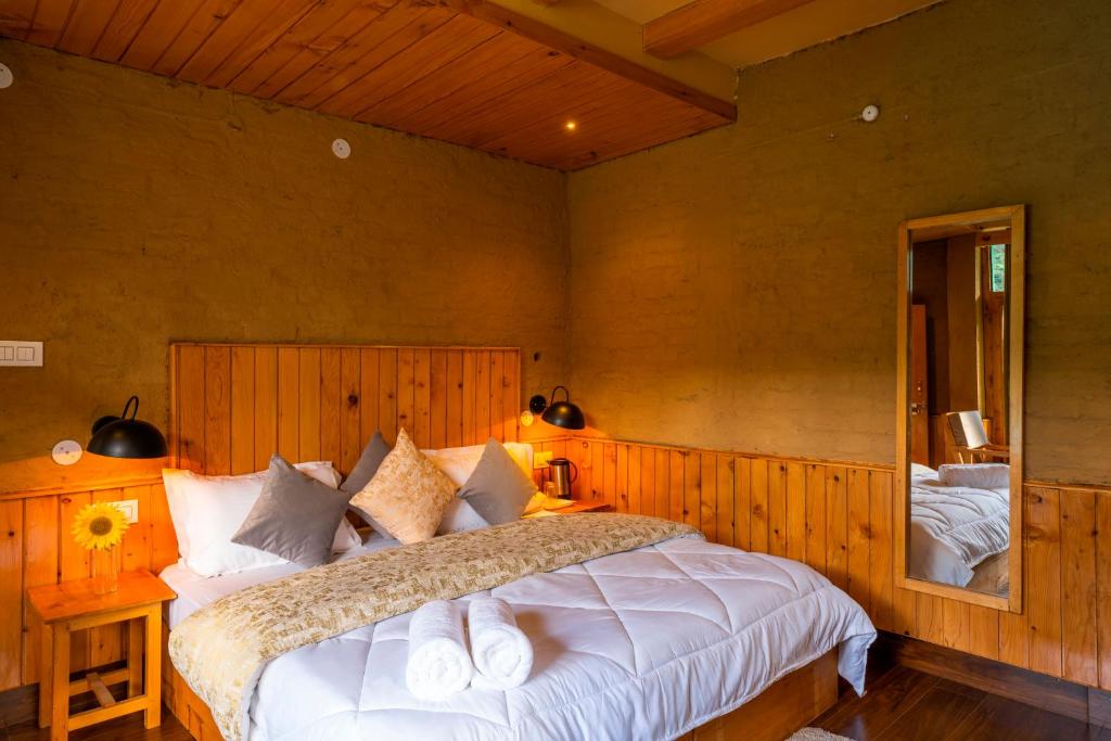 Zostel Shangarh, Kullu - Mud Walled Standard Room