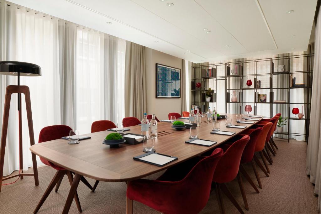Pan Pacific London photo