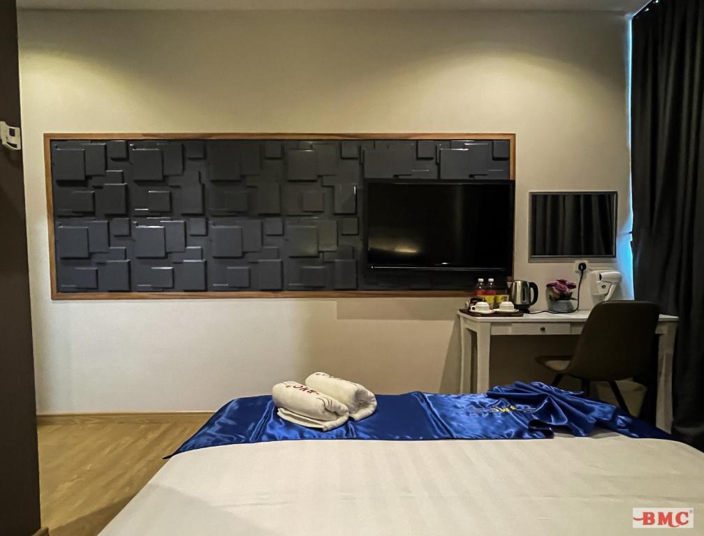 Postel nebo postele na pokoji v ubytování BMC Hotel