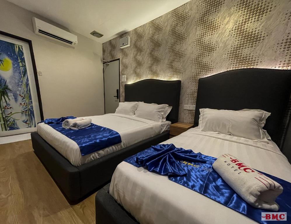 Postel nebo postele na pokoji v ubytování BMC Hotel