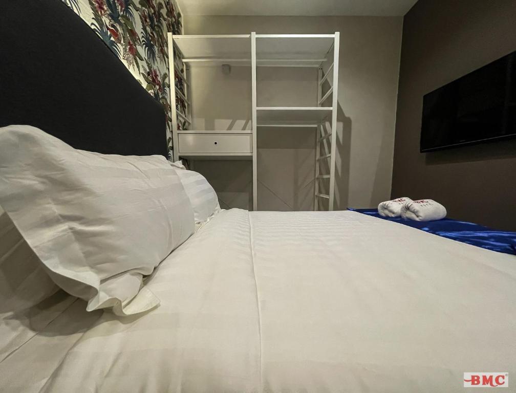 Postel nebo postele na pokoji v ubytování BMC Hotel
