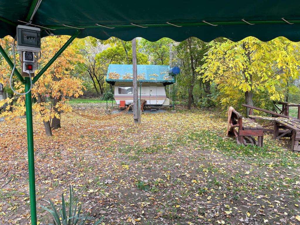 Ogród w obiekcie Tisza-beach wild camping4