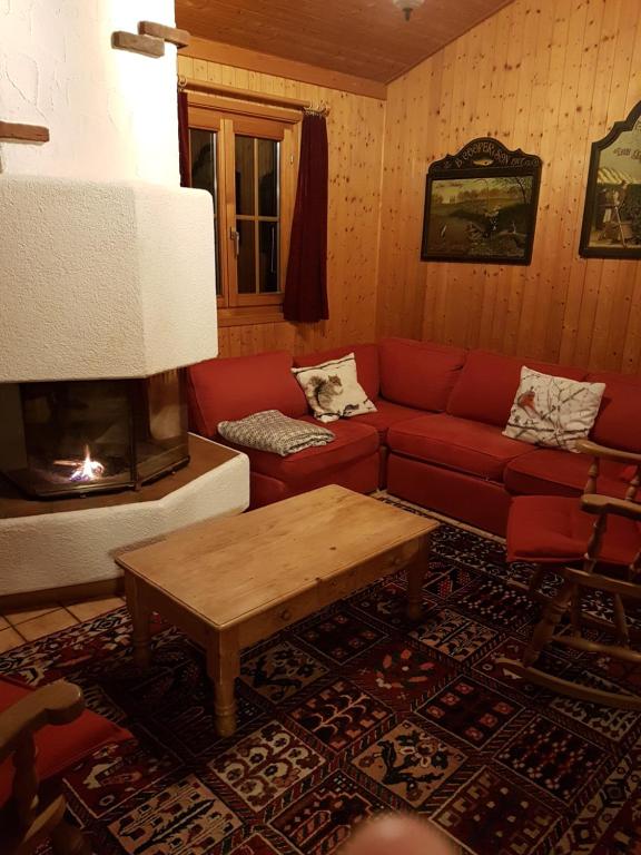 Posezení v ubytování Charming chalet with panoramic view and private parking in Gruyère