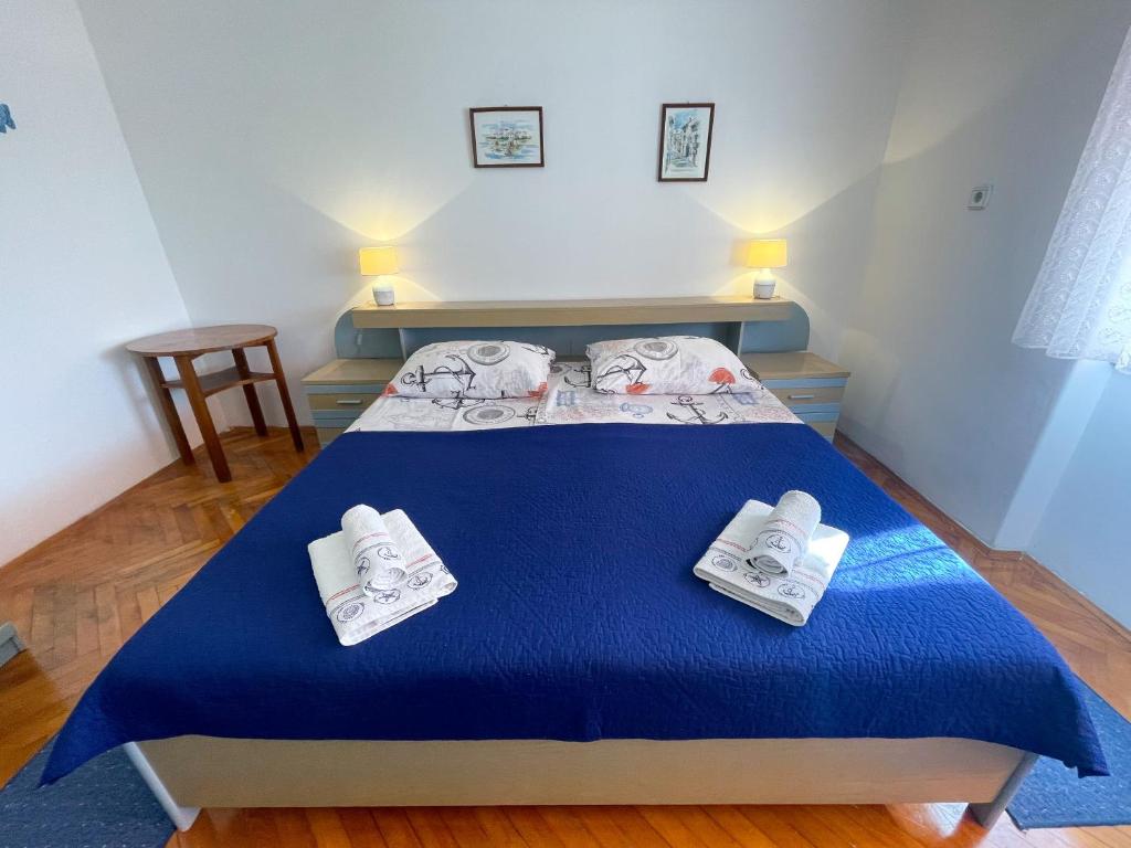 Postel nebo postele na pokoji v ubytování Apartmani Andrejko