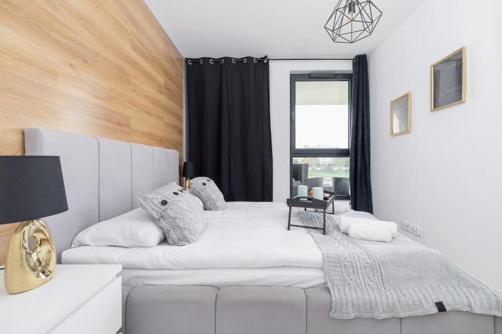 Postel nebo postele na pokoji v ubytování Riva Verona Apartments by Renters Prestige