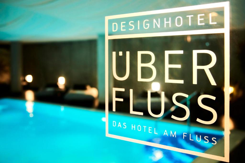 Сертификат, награда, табела или друг документ на показ в Designhotel ÜberFluss