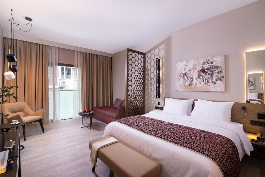 Postel nebo postele na pokoji v ubytování S Hotel Boutique Thessaloniki