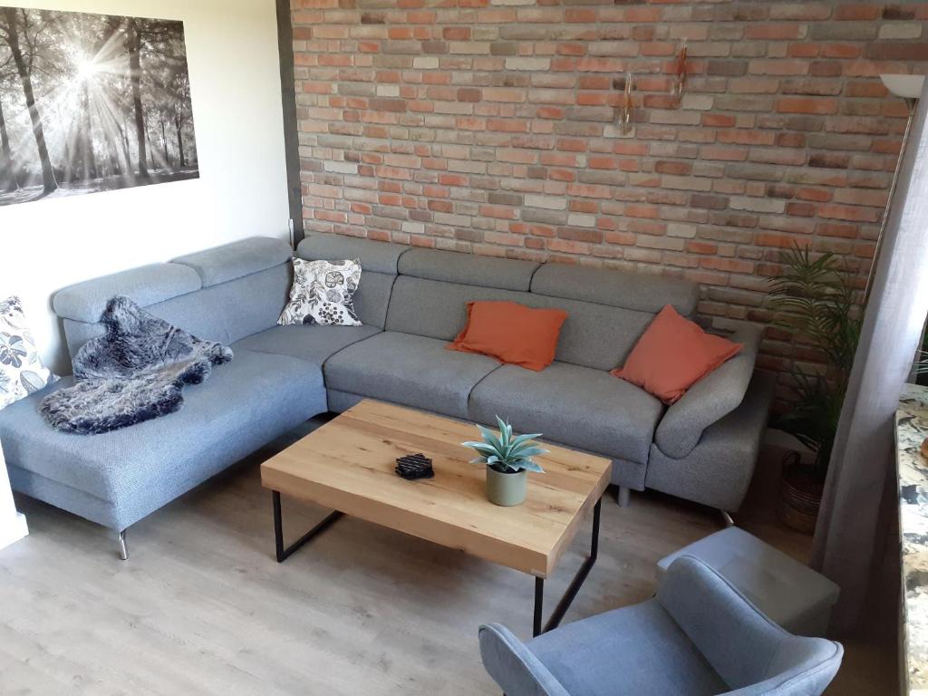 a living room with a couch and a table at Fennies Hütte in Medebach