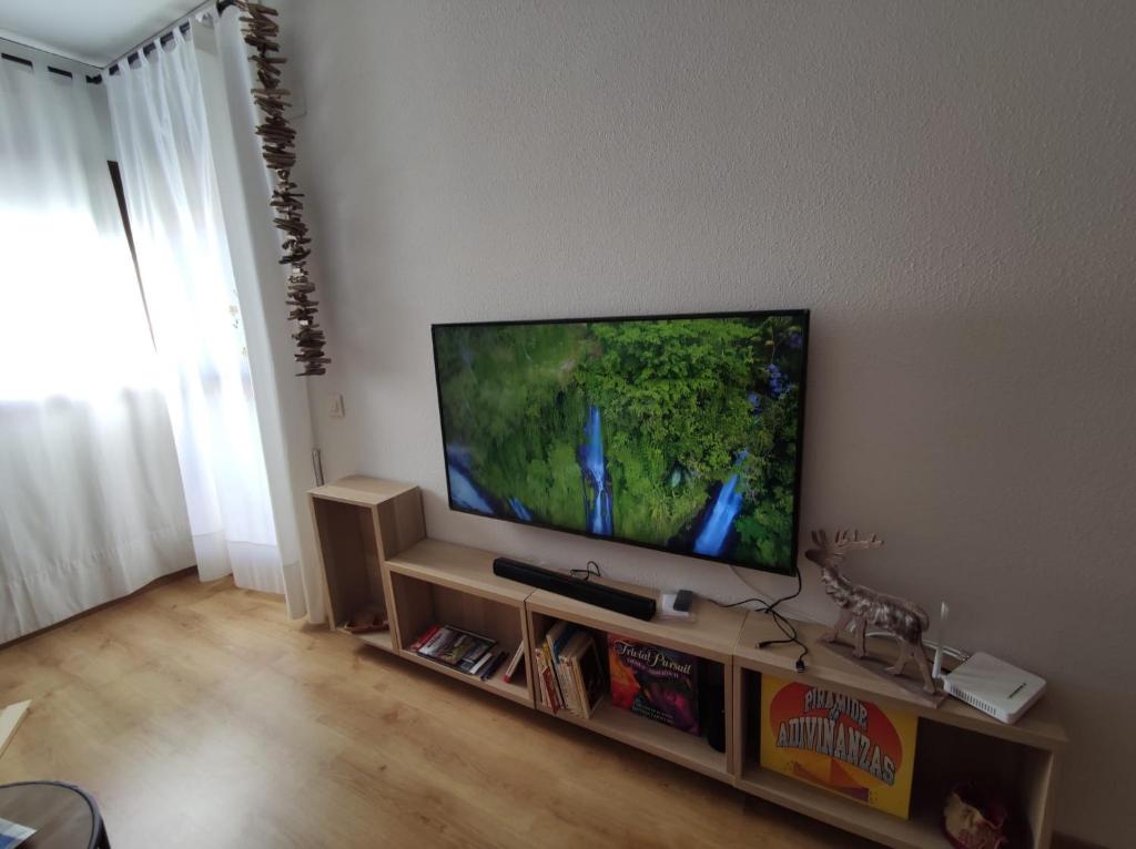 TV a/nebo společenská místnost v ubytování Inmocyma Cerler Prados de Velarta C 1-3
