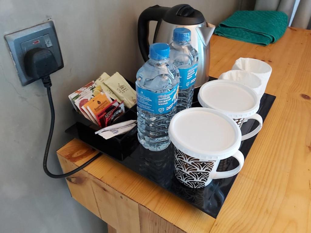 Příslušenství pro přípravu čaje a kávy v ubytování Suncoast Beach Hotel