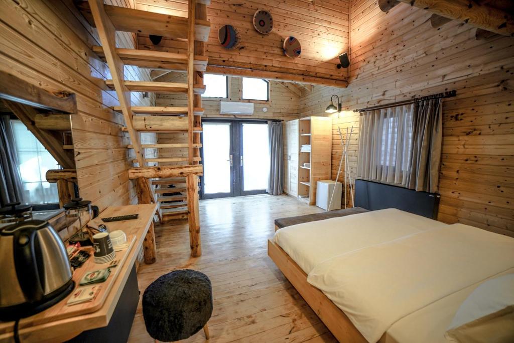 Postel nebo postele na pokoji v ubytování Pino Mar Luxury Bungalows