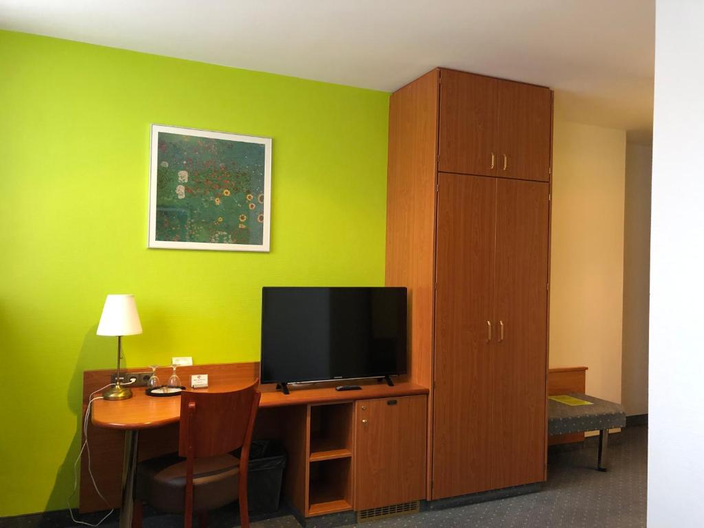 TV a/nebo společenská místnost v ubytování Hotel Servatius
