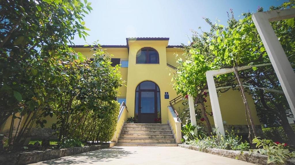 Vonkajšia záhrada v ubytovaní Apartment Brijuni
