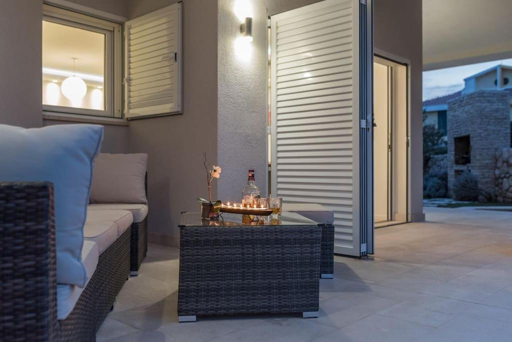 Posezení v ubytování Villa White Rose with private pool
