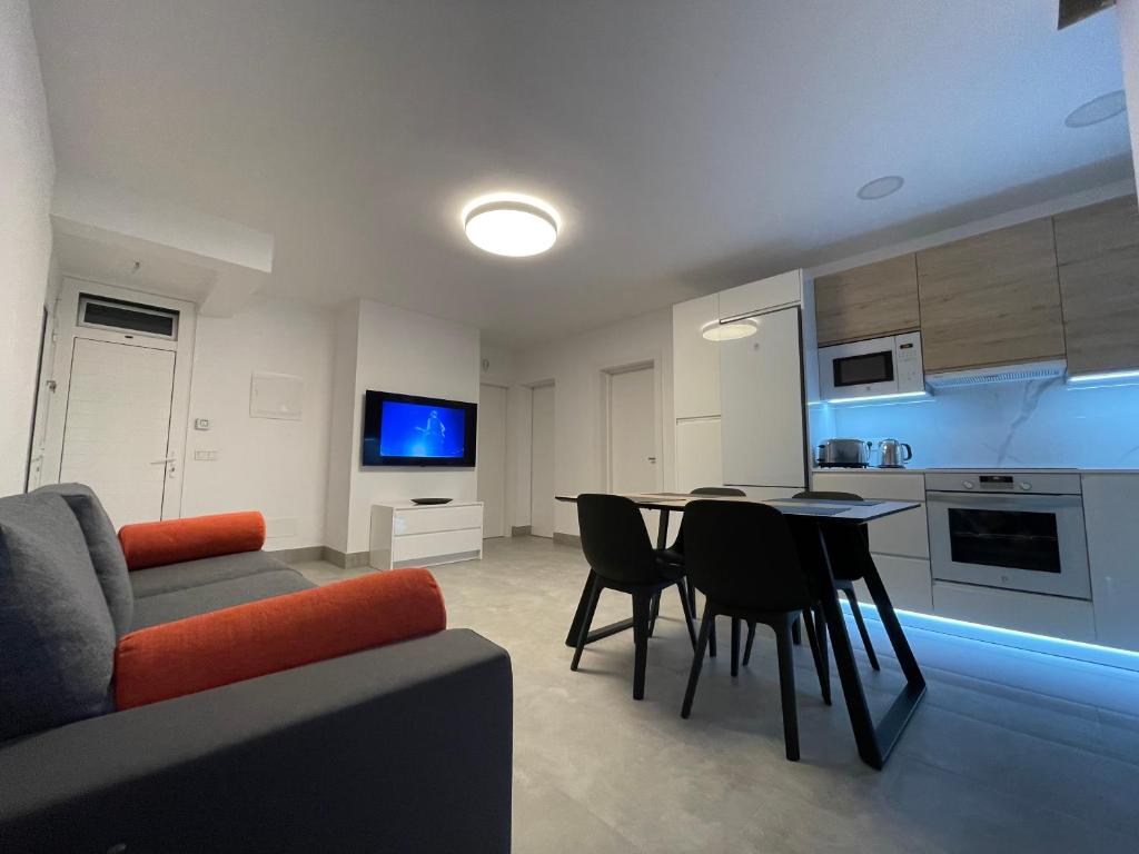 Apartamentos Izaro Apartamento Atico de Lujo cerca de Playa Dorada en Playa Blanca, Lanzarote
