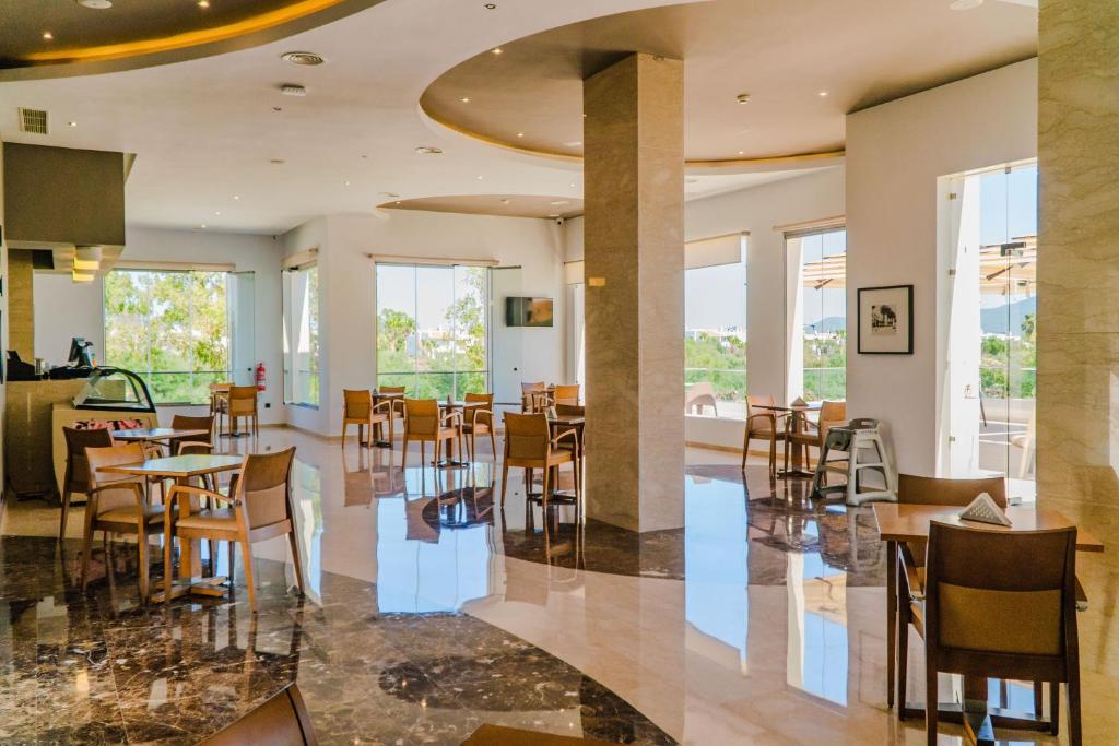 Posezení v ubytování Hôtel Tamuda Beach