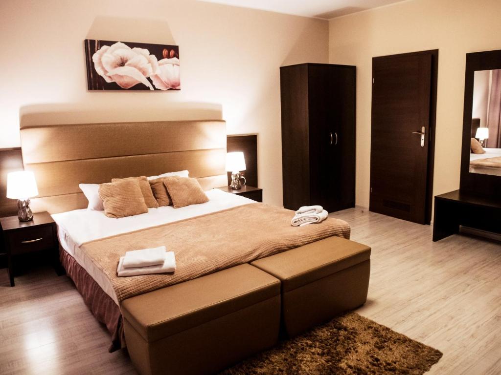 Posteľ alebo postele v izbe v ubytovaní Hotel Feniks