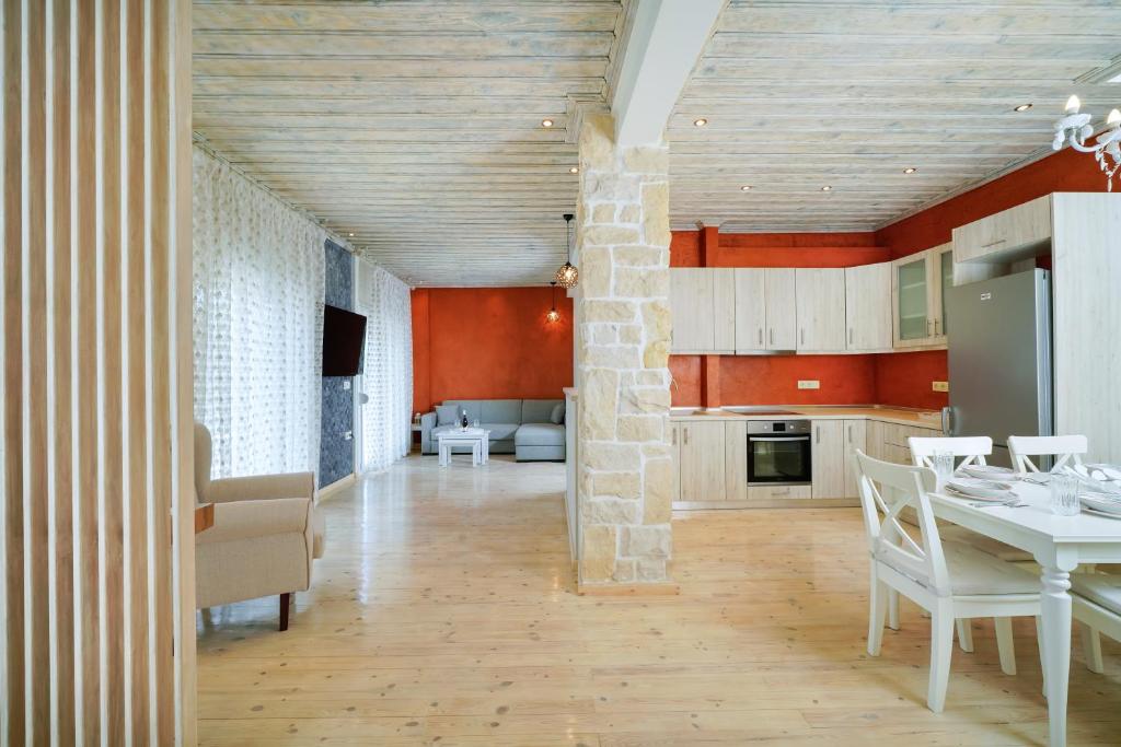 Kuchyň nebo kuchyňský kout v ubytování Villa Gjoni