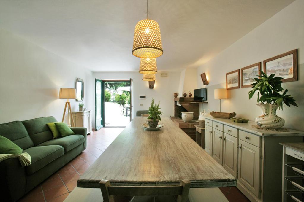 a living room with a table and a couch at Agriturismo Casale le Crete in Acquapendente