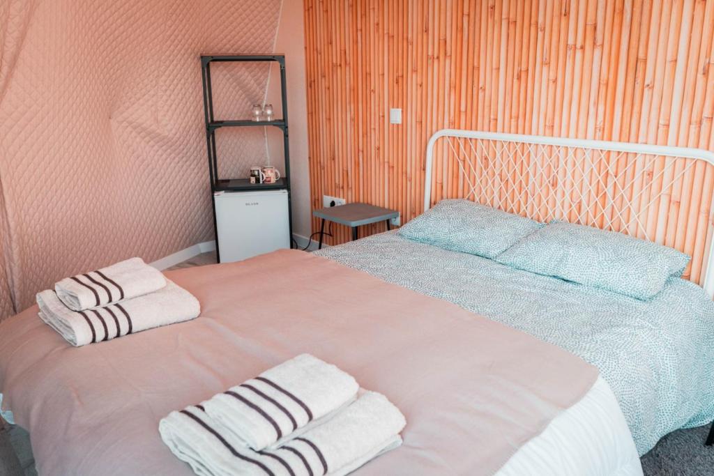 Postel nebo postele na pokoji v ubytování Guimaglamp