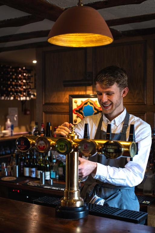 Crown & Punchbowl - Resim 21