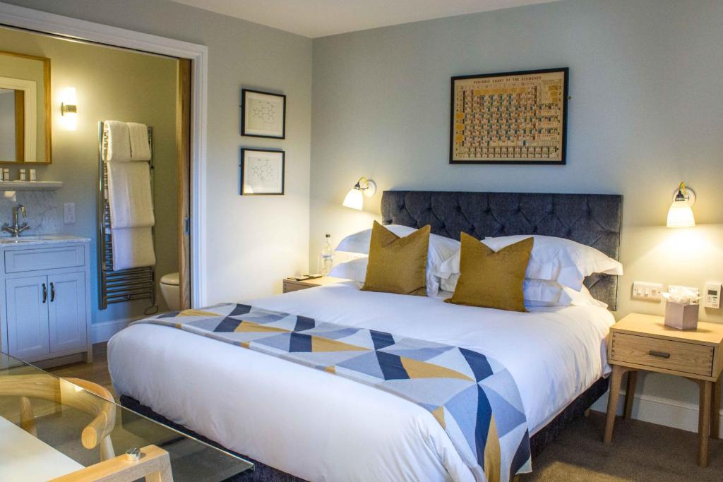 Crown & Punchbowl - Resim 2