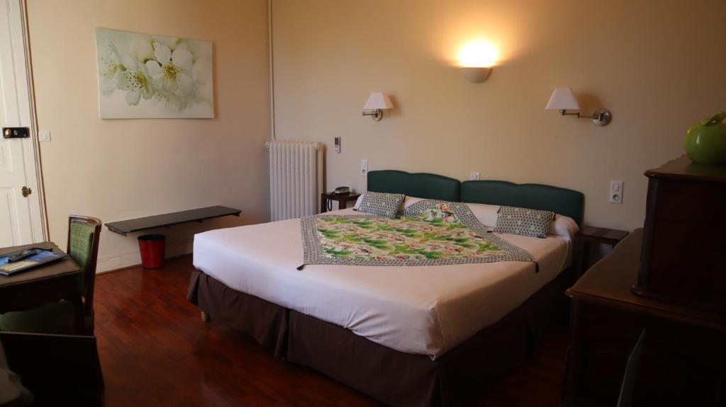 Postel nebo postele na pokoji v ubytování Hotel Du Forum