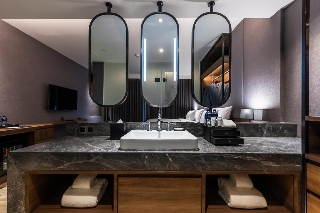 Ayathorn Bangkok - 11