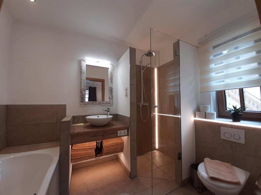 A bathroom at Hochalmbahnen Chalets Rauris 1-09 WE1, Maislaufeldweg 1i EG
