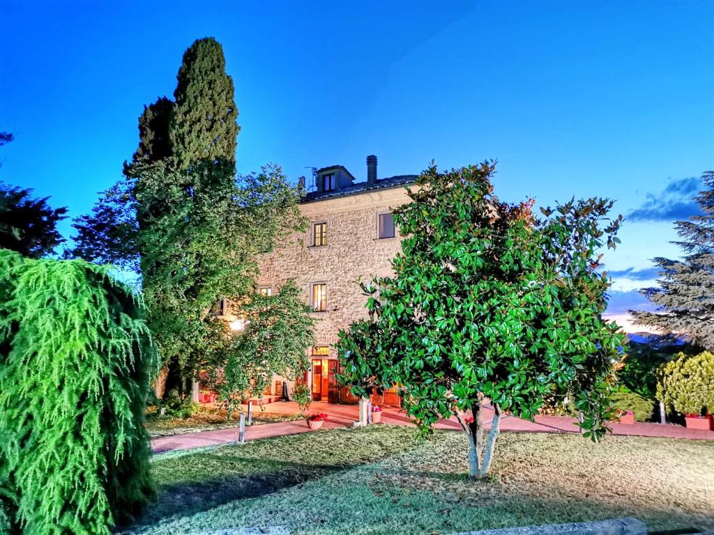 Ogród w obiekcie Hotel Residence Villa Rioddi