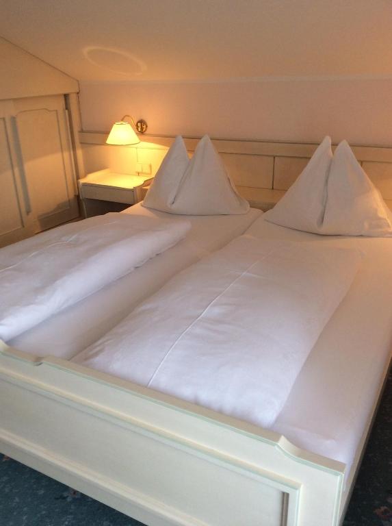 Postel nebo postele na pokoji v ubytování Gästehaus Fertschey