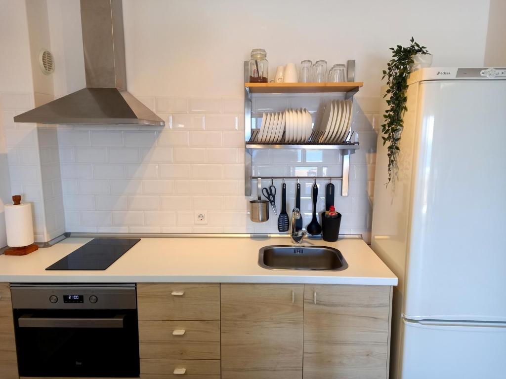 Kuchyňa alebo kuchynka v ubytovaní Apartamentos Medano - Marineda Medano