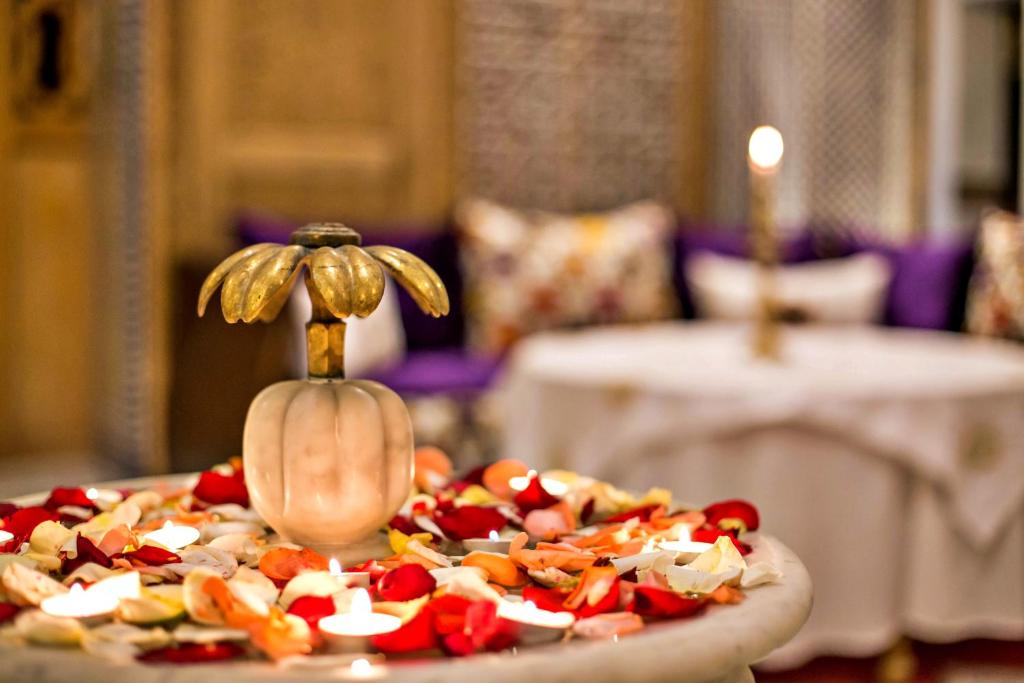Postel nebo postele na pokoji v ubytování Riad Marjana suites & Spa